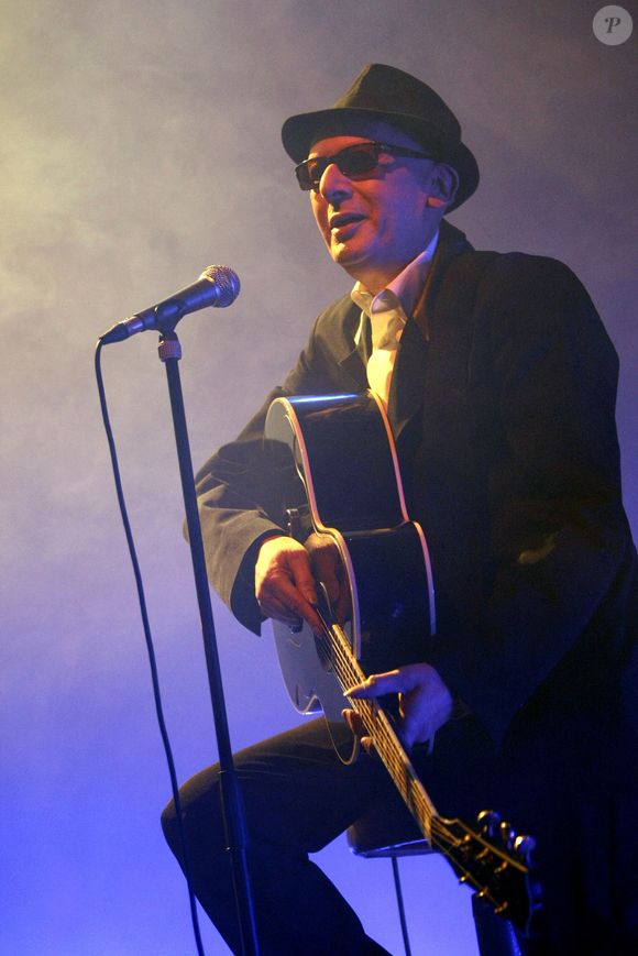 Alain Bashung se produit lors du Festival Musica à Strasbourg, France, le 4 octobre 2008. Photo by Antoine/ABACAPRESS.COM