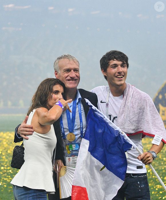 Le sélectionneur de la France Didier Deschamps célèbre avec son fils Dylan et sa femme Claude après la victoire 4-2 du match de football de la finale de la Coupe du monde de la FIFA 2018 entre la France et la Croatie au stade Luzhniki à Moscou, en Russie, le 15 juillet 2018. Photo by Christian Liewig/ABACAPRESS.COM