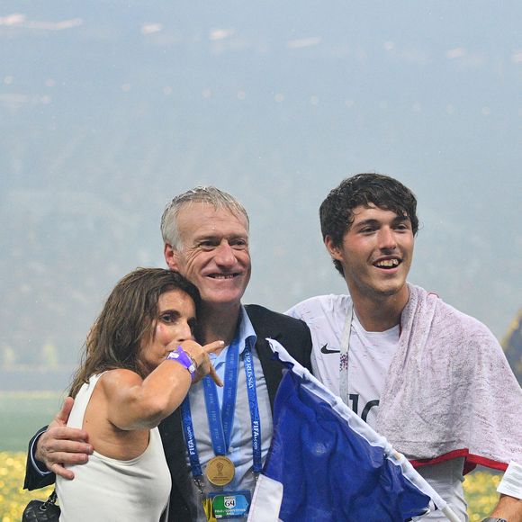 Le sélectionneur de la France Didier Deschamps célèbre avec son fils Dylan et sa femme Claude après la victoire 4-2 du match de football de la finale de la Coupe du monde de la FIFA 2018 entre la France et la Croatie au stade Luzhniki à Moscou, en Russie, le 15 juillet 2018. Photo by Christian Liewig/ABACAPRESS.COM
