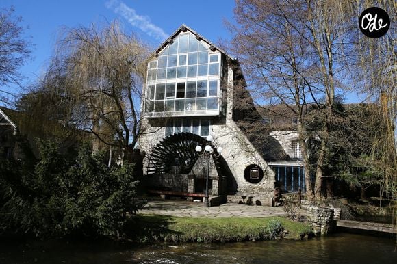Il ambitionne d’y développer un hôtel haut de gamme tout en préservant la mémoire du chanteur.

Rassemblement pour les 40 ans de la mort de Claude François à l'église de Dannemois et au cimetière puis visite du moulin ou il habitait le 11 mars 2018. © Agence/Bestimage