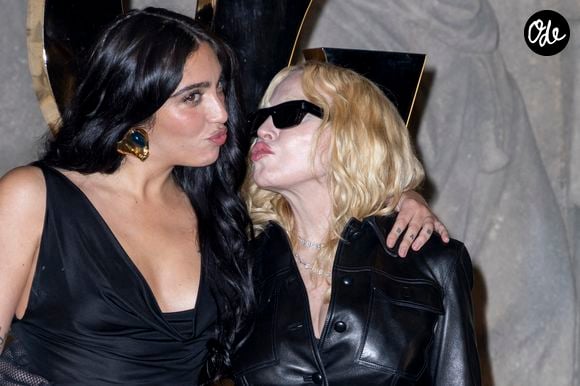 L’animateur a raconté que Lourdes, la fille de la chanteuse, avait eu un coup de cœur pour son caniche.

Madonna et sa fille Lourdes Leon – Photocall du Défilé de mode Saint Laurent  Collection Printemps-Été 2026 dans le cadre de la Fashion Week de Paris, France, le 29 septembre 2025.
 
© Olivier Borde / Bestimage