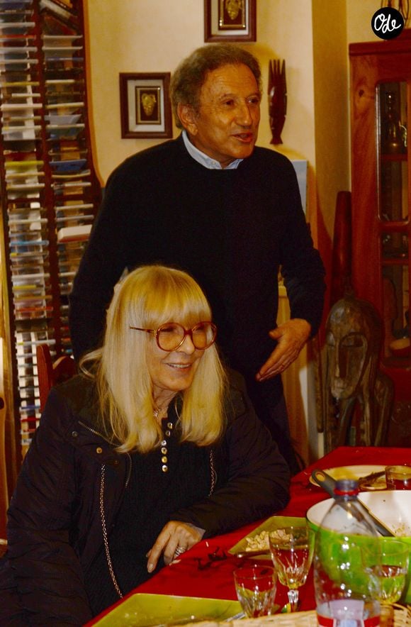 Malgré l'arrêt de "Famille, je vous aime", l'animateur sera bien de retour avec une nouvelle saison de "Vivement dimanche". 

Exclusif - Michel Drucker et sa femme Dany Saval - Mylène Demongeot (présidente du comité d'honneur du refuge de l'Arche de Chateau-Gontier) a reçu en exclusivité Michel Drucker et sa femme Dany Saval au refuge de l'Arche à Château-Gontier à l'occasion du deuxième week-end de la protection animale le 1er mai 2015. DANIEL ANGELI / BESTIMAGE