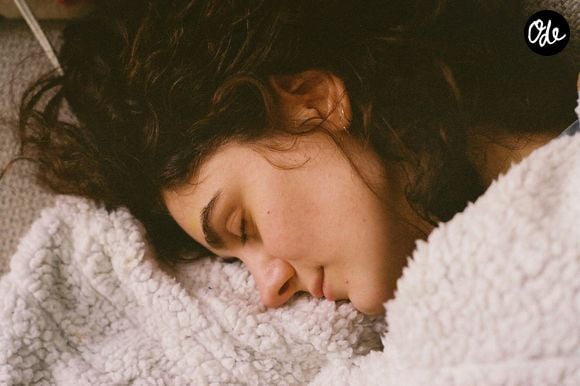 Le cerveau continue de traiter certaines informations pendant le sommeil.

Photo prise par Farnaz Kohankhaki / Unsplash