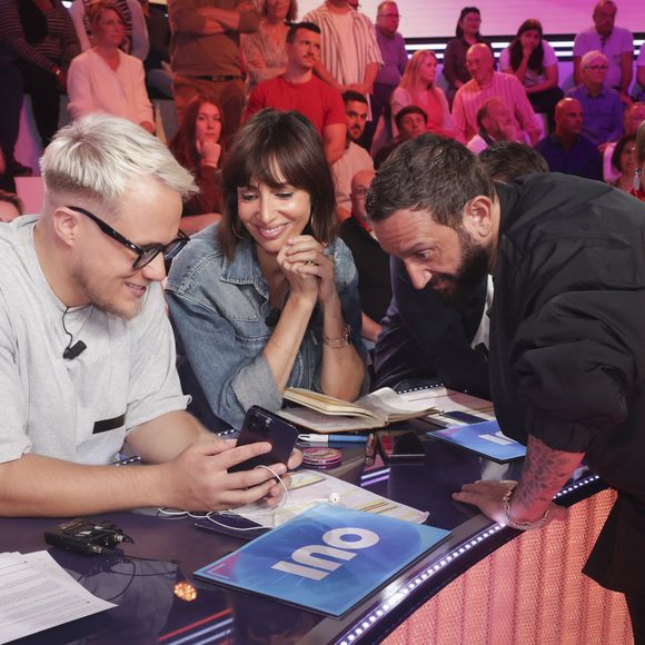 Il y a quelques mois, la vie d'une ancienne chroniqueuse de Touche pas à mon poste est devenue maman pour la toute première fois. 

Guillaume Genton, Géraldine Maillet, Cyril Hanouna, sur le plateau de l’émission « TPMP » présentée par C.Hanouna et diffusée en direct, Paris, France. © Jack Tribeca / Bestimage