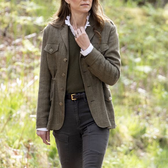 Le prince William, prince de Galles, et Catherine (Kate) Middleton, princesse de Galles, visitent la forêt communautaire d'Ardura et rencontrent les gardes forestiers de Mull et Iona, en Écosse, au Royaume-Uni, le 30 avril 2025. © GoffPhotos/Bestimage