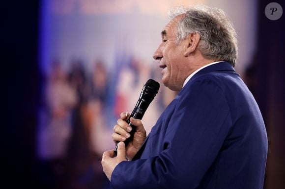 François Bayrou lors du meeting de V.Hayer, tête de liste Renaissance pour les élections européennes, au Docks de Paris à Aubervilliers le 1er juin 2024.

© Stéphane Lemouton / Bestimage