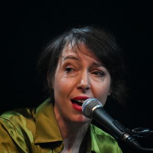 La chanteuse a reçu un adorable message de la part de Jean Dujardin.

Jeanne Cherhal - Soirée "FreeGleizes" au Bataclan à Paris le 29 janvier 2026.  En soutien à Christophe Gleizes, journaliste sportif emprisonné en Algérie pour avoir exercé son métier. © Lionel Urman/Bestimage