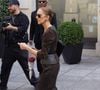 Pour Simon Porte Jacquemus, cette apparition représente un rêve vieux de 17 ans, lui qui considère Céline Dion comme son artiste préférée depuis son enfance.

Céline Dion est aperçue quittant son hôtel pour se rendre à son concert à Paris, en France.