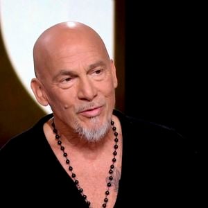 Le célèbre chanteur va mieux aujourd'hui.

Captures d'écran - Florent Pagny est l'invité de Laurent Delahousse sur le plateau du journal de France 2 le 2 avril 2023.

© Jack Tribeca / Bestimage