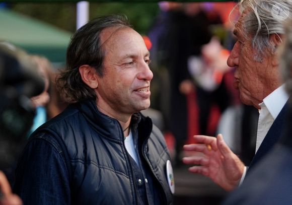 "On s’est titillé, ya rien de méchant (...) puis après tu prends une gouvernance (...) tu commences peut-être à prendre trop ton rôle au sérieux", se rappelle-t-il

Philippe Candeloro, Jean-Pierre Castaldi - Inauguration de la 42ème édition de la fête à Neuneu à Paris le 29 août 2025.
© Anne-Sophie Guebey / Bestimage