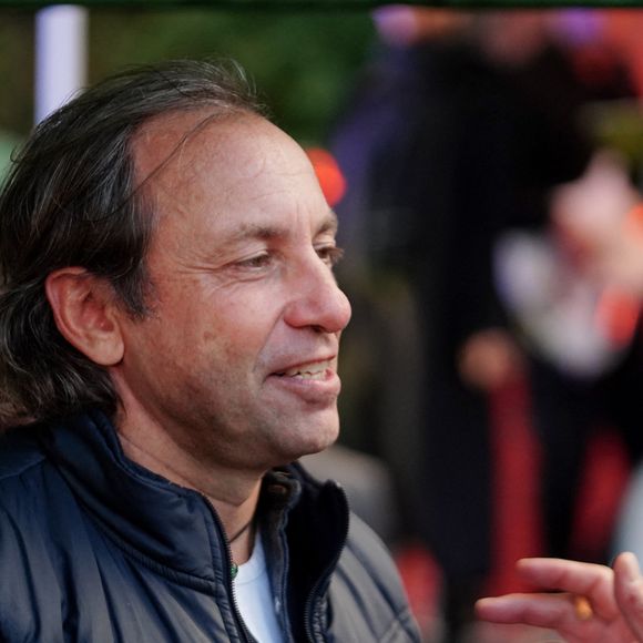 "On s’est titillé, ya rien de méchant (...) puis après tu prends une gouvernance (...) tu commences peut-être à prendre trop ton rôle au sérieux", se rappelle-t-il

Philippe Candeloro, Jean-Pierre Castaldi - Inauguration de la 42ème édition de la fête à Neuneu à Paris le 29 août 2025.
© Anne-Sophie Guebey / Bestimage