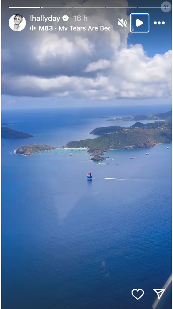 "Après deux mois difficiles, j’arrive à Saint-Barth pour fêter mes 50 ans, c’est une véritable bénédiction. Je suis reconnaissante d’être de retour sur cette île qui apaise le cœur et l’âme", a t-elle écrit au travers de son clavier. En ces lieux, la veuve de Johnny Hallyday y a tissé d'innombrables souvenirs avec sa famille.


Laeticia Hallyday immortalise son arrivée sur l'île de Saint-Barthélémy sur Instagram. (Capture d'écran).