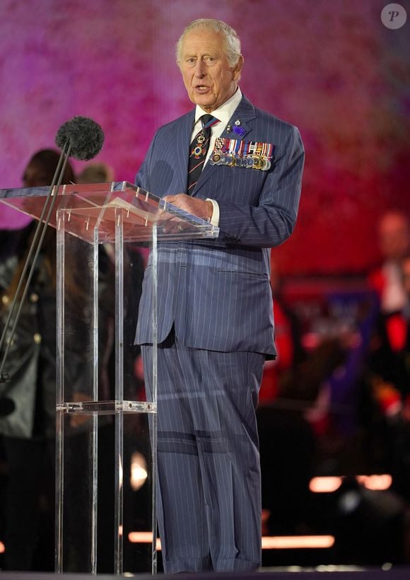 Le roi prépare-t-il ainsi concrètement sa retraite ? 

Le roi Charles III d'Angleterre le 8 mai 2025 à Londres © Yui Mok/WPA-Pool