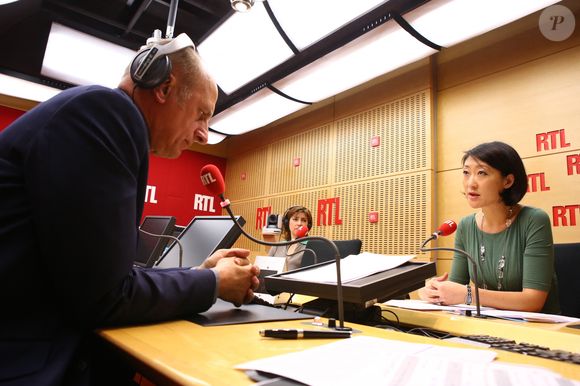 L'animateur avait été mis en retrait suite à des propos sur l'Algérie

La ministre française déléguée chargée des petites et moyennes entreprises, de l'innovation et de l'économie numérique, Fleur Pellerin, est interviewée par Jean-Michel Aphatie et Alain Duhamel sur la radio RTL à Paris, France, le 13 juin 2013. Photo par Frederic Bukajlo/ABACAPRESS.COM