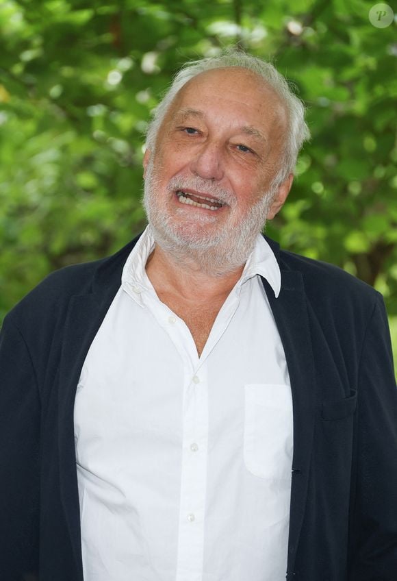 "J'ai souffert de petits délires paranoïaques, peut-être d'un tout petit peu de schizophrénie", a t-il confié dans un extrait relayé par nos confrères de "Puremédias".
François Berleand - Photocall du film "Last Dance" lors de la 16ème édition du festival du film francophone (FFA) de Angoulême le 26 août 2023.
© Coadic Guirec / Bestimage