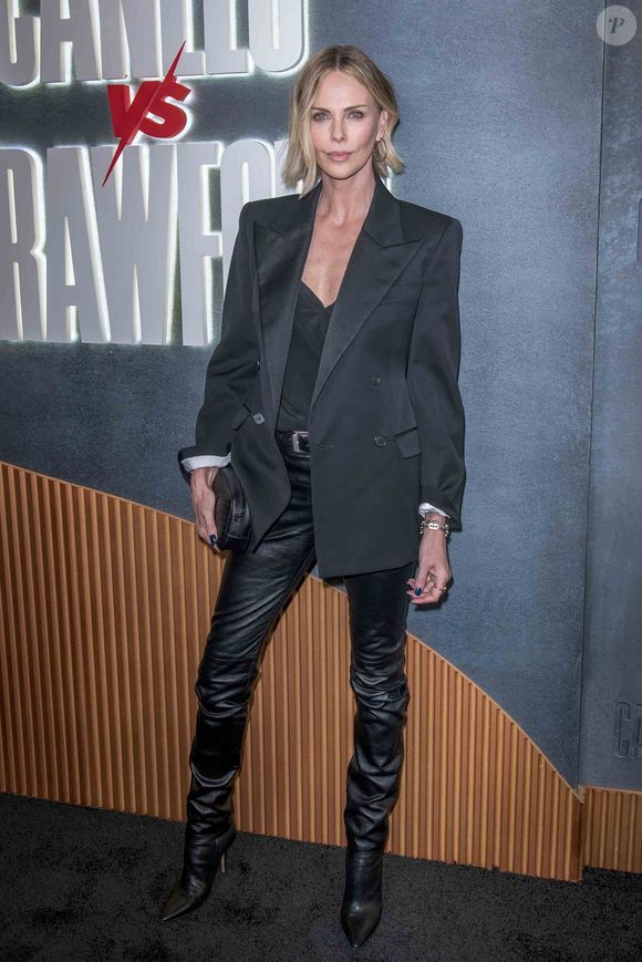 Charlize Theron à la soirée de combat de boxe "Canelo vs Crawford" sur Netflix au stade Allegiant le 13 septembre 2025 à Las Vegas, Nevada.

©BestImage