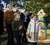 Une décontraction affichée tout au long de la déambulation royale

La princesse Charlene de Monaco avec ses enfants, le prince héréditaire Jacques et la princesse Gabriella, a Inauguré le traditionnel Marché de Noël de Monaco, le 6 décembre 2024. Ils étaient accompagné par le nouveau ministre d'Etat de la Principauté © JC VINAJ / Pool Monaco / Bestimage