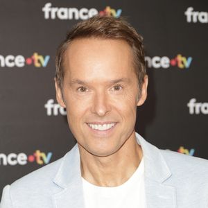 "Parce que si je commence à en manger, je vais prendre cinq kilos au bout d'un an. Donc, je suis fier de les avoir devant moi pendant 3h30 et de ne pas céder à la tentation"

Damien Thévenot au photocall de la conférence de presse de rentrée de France Télévisions à Paris, France, le 4 septembre 2024. © Coadic Guirec/Bestimage