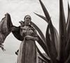 Son ventre est transpercé par une barre de fer de l'abdomen à la cavité pelvienne 'comme l'épée traverse un taureau' selon sa propre description.

Archives : Frida Kahlo @Alamy/ABACAPRESS.COM