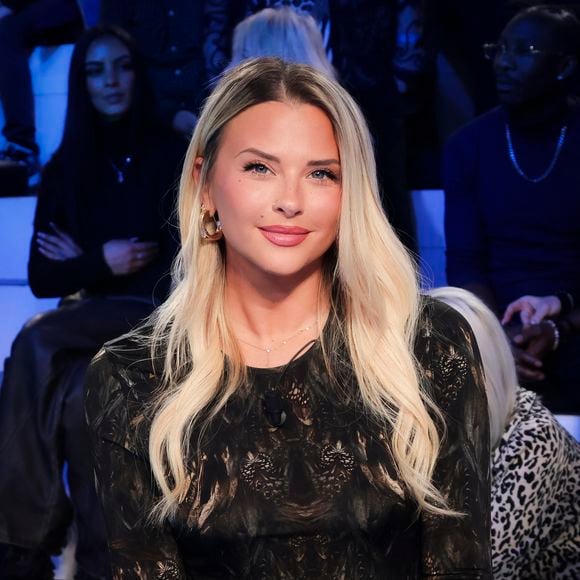 Exclusif - Kelly Vedovelli, sur le plateau de l'émission " TPMP " présentée par C.Hanouna et diffusée en direct sur C8, Paris, France, le 11 février 2025. Jack Tribeca / Bestimage