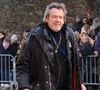 L'animateur a montré à Guillaume Pley son téléphone, avec le portrait de sa mère en fond d'écran. "Maman est toujours là" confie-t-il les larmes aux yeux.

Jean-Luc Reichmann aux funérailles de Brigitte Bardot à l'église paroissiale Notre-Dame-de-l'Assomption de Saint-Tropez, en France, le 7 janvier 2026.  © Jacovides-Moreau/Bestimage