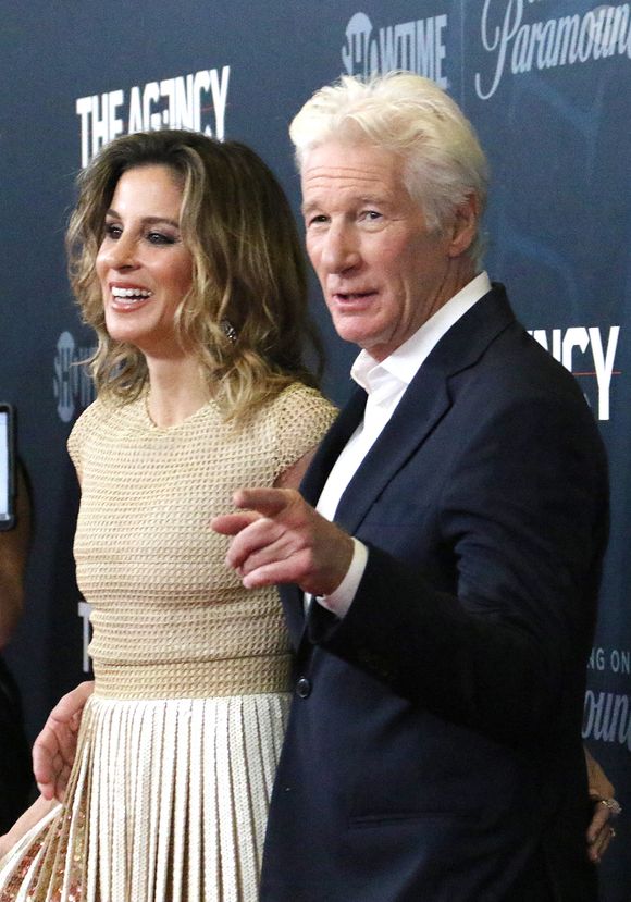 Alejandra Silva, Richard Gere, lors de la première new-yorkaise de The Agency de Paramount+ et Showtime au Museum of Modern Art à New York City le 21 novembre 2024. © WALTER / BESTIMAGE