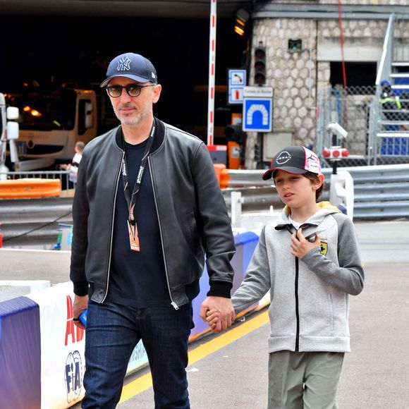 Gad Elmaleh et son fils Raphaël durant le 6eme Monaco E-Prix à Monaco, le 6 mai 2023.
Nick Cassidy (Envision Racing) s’est imposé à Monaco  devant le Néo-Zélandais Mitch Evans (Jaguar TCS Racing), arrivé second, et le Britannique Jake Dennis (Avalanche Andretti), 3eme. © Bruno Bebert/Bestimage