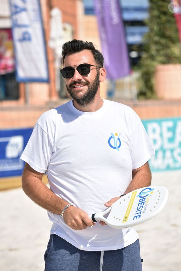 Ce changement de vie radical a notamment débuté avec la rentrée scolaire de septembre 2021.

Exclusif - Laurent Ournac, parrain de la Ligue Contre l'Obésité participe à un tournoi de beach tennis à l'Odysseum de Montpellier. Le 11 septembre 2016 © Giancarlo Gorassini / Bestimage