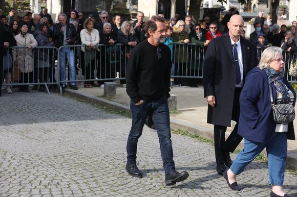 Stephane De Groodt arrive à l'enterrement de l'actrice belge Emilie Dequenne au crématorium du cimetière du Père Lachaise à Paris, France, le 26 mars 2025. Photo by Jerome Domine/ABACAPRESS.COM