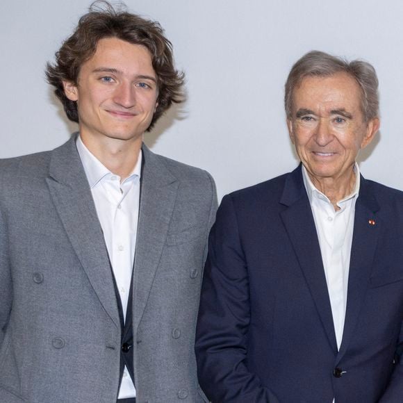Jean Arnault et Bernard Arnault au Greeting du défilé de mode féminine Dior printemps-été 2025 lors de la Fashion Week de Paris (PFW), à Paris, France, le 24 septembre 2024. © Olivier Borde/Bestimage