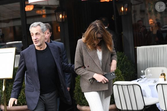 Nicolas Sarkozy et sa femme Carla Bruni sortent du restaurant Le Flandrin puis retournent à leur domicile à Paris le lendemain de la sortie de prison de l'ancien président.
Paris, le 11 novembre 2025.