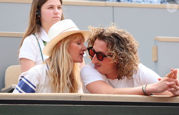 Mais ce dernier souffre d'une phobie touchant plus de 20% de la population 

Isabelle Camus et son fils Joalukas Noah dans les tribunes lors des Internationaux de France de Tennis de Roland Garros 2025, à Paris, France, le 3 juin 2025. © Jacovides-Moreau/Bestimage