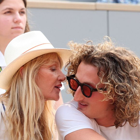 Mais ce dernier souffre d'une phobie touchant plus de 20% de la population 

Isabelle Camus et son fils Joalukas Noah dans les tribunes lors des Internationaux de France de Tennis de Roland Garros 2025, à Paris, France, le 3 juin 2025. © Jacovides-Moreau/Bestimage