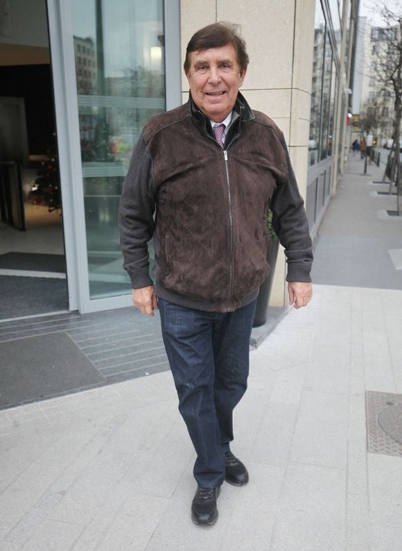 Exclusif - Jean-Pierre Foucault quitte les studios de RTL. Paris, le 12 décembre 2024. PsnewZ / Bestimage