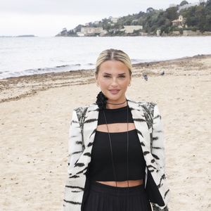 Exclusif - Kelly Vedovelli - Les célèbres personnalités de la télé se sont retrouvés avec bonheur, dans le Sud, à Vallauris Golf-Juan, pour assister à un magnifique show de cabaret, en présence de Mr Le Maire K. Luciano et ses adjoints, heureux de répondre à l'invitation du dynamique Président de l'association "Valoriser Vallauris Golf-Juan", Mr B. Darde, ce passionné d'art et du monde associatif projette également de créer un Musée de Sculpture à ciel ouvert , mêlant Art et Espace Public. POUR INFOS VOIR VENDEUR © Jack Tribeca/Bestimage