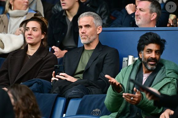 Mickaël Landreau et Vikash Dhorasoo en tribunes lors du match de football Ligue 1 Uber Eats opposant le Paris Saint-Germain (PSG) à l'OGC Nice (1-0) au Parc des Princes à Paris, France, le 1er novembre 2025. © Christian Liewig/Bestimage