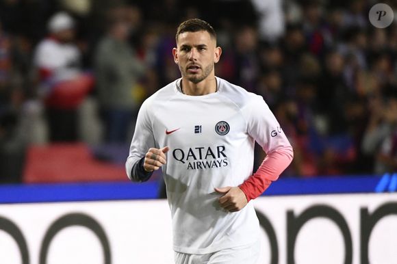 Lucas Hernandez et Victoria Tray ont eu la chance de vivre le “gender reveal” au Parc des Princes, le stade du PSG

Lucas Hernandez à l’échauffement pour le quart de final retour de la Ligue des Champions opposant le FC Barcelona au Paris Saint Germain le 16 avril 2024 au Estadi Olimpic Lluis Companys a Barcelone, Espagne.