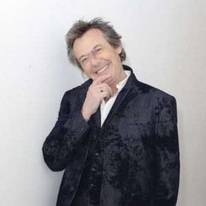 Exclusif - Jean-Luc Reichmann, en backstage de l’émission "TPMP, la dernière" sur C8,  présentée par C. Hanouna et diffusée en direct sur C8, Paris, France, le 27 fevrier 2025. © Jack Tribeca / Bestimage