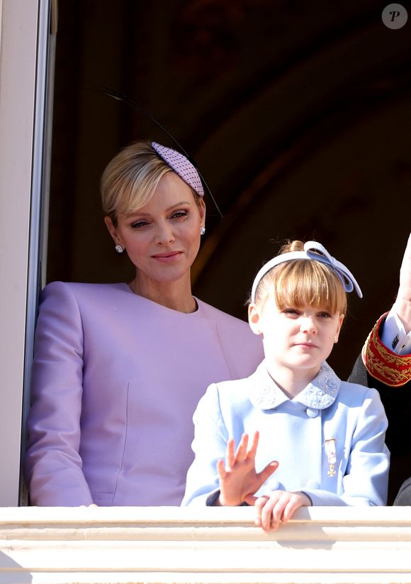 La princesse Charlene de Monaco et la princesse Gabriella - La famille princière de Monaco au balcon du palais, à l'occasion de la Fête Nationale de Monaco, le 19 novembre 2024. © Jacovides-Bebert/Bestimage