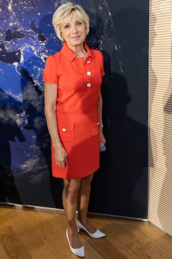 C'est tout le monde du petit écran qui est aujourd'hui en deuil, celui dont fait partie Evelyne Dhéliat. 

Evelyne Dheliat (TF1) au 19ème forum international de la météo et du climat communication sur le changement climatique dans les Médias au CNES à Paris, France, le 21 juin 2022. © Jack Tribeca/Bestimage