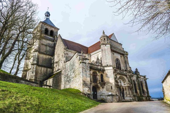 Tonnerre (89) : vue sur l'eglise Saint Pierre - Photo by Bordier S./ANDBZ/ABACAPRESS.COM