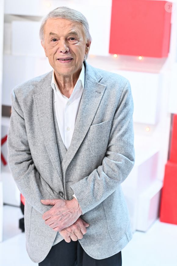 Exclusif - Salvatore Adamo - Enregistrement de l'émission "Vivement dimanche" au Studio Gabriel à Paris, présentée par M.Drucker et diffusée le 16 juin sur France 3
© Guillaume Gaffiot / Bestimage

|Exclusif - Enregistrement de l'émission "Vivement dimanche" au Studio Gabriel à Paris, présentée par Michel Drucker et diffusée le 16 juin sur France 3