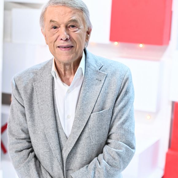 Exclusif - Salvatore Adamo - Enregistrement de l'émission "Vivement dimanche" au Studio Gabriel à Paris, présentée par M.Drucker et diffusée le 16 juin sur France 3
© Guillaume Gaffiot / Bestimage

|Exclusif - Enregistrement de l'émission "Vivement dimanche" au Studio Gabriel à Paris, présentée par Michel Drucker et diffusée le 16 juin sur France 3