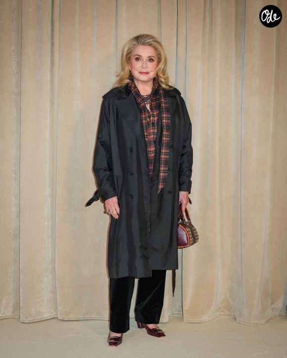 Catherine Deneuve au photocall de la soirée d'inauguration de la nouvelle résidence de la maison Roger Vivier au cœur de Saint-Germain-des-Prés à Paris lors de la fashion week le 2 octobre 2025.

© Lucia Sabatelli / Bestimage