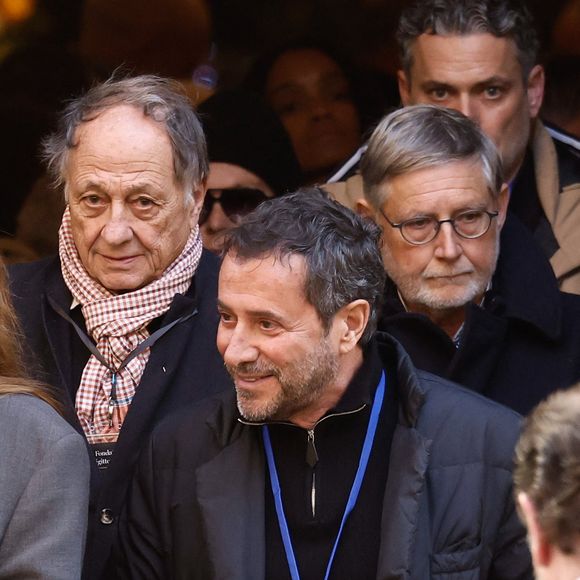 Michel Ansault , Bernard Montiel - Sorties des obsèques de Brigitte Bardot en l'église Paroissiale Notre-Dame-de-l'Assomption de Saint-Tropez, France, le 7 janvier 2026.  Brigitte Bardot, figure emblématique du cinéma français et icône internationale, est décédée le 28 décembre 2025 à l'âge de 91 ans dans sa mythique propriété de La Madrague, à Saint-Tropez (France). Révélée au monde entier par son rôle dans "Et Dieu... créa la femme", elle avait contribué à faire de Saint-Tropez un lieu mondialement connu. L'actrice sera inhumée le 7 janvier 2026 au cimetière marin de Saint-Tropez, aux côtés de son père Louis Bardot (1896-1975) et de sa mère Anne-Marie Mucel (1912-1978). Une cérémonie religieuse se tiendra auparavant dans l'église de Saint-Tropez, où proches, personnalités et anonymes pourront lui rendre un dernier hommage. © Jacovides-Moreau/Bestimage