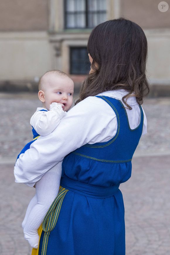 La princesse Sofia "Hellqvist" de Suède et sa fille la princesse Ines lors de l'"Open Castle Day” dans le cadre de la fête nationale de Suède à Stockholm le 6 juin 2025  Dana Press / Bestimage