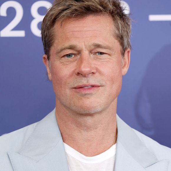 Il était consacré à une escroquerie hallucinante et à laquelle Brad Pitt est malgré lui lié. 

Brad Pitt - Photocall du film "Wolfs" lors du 81ème festival international du film de Venise, la Mostrale 1er septembre 2024.