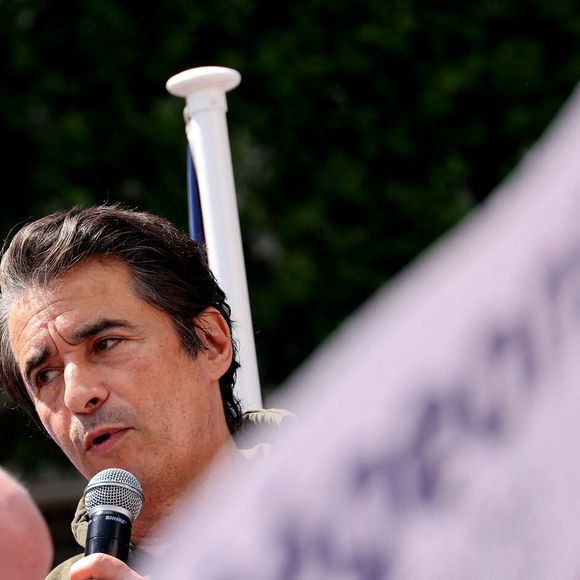 Mais il y a quelques jours, certains abonnés ont pu le retrouver grâce à son fils Théo,

Ariel Wizman
Grand rassemblement populaire contre la haine des juifs à Courbevoie le 23 Juin 2024 © Dominique Jacovides / Bestimage