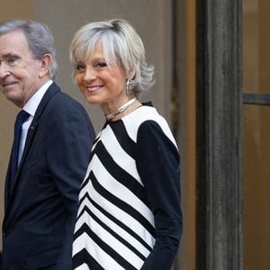 L'homme d'affaires français et PDG de LVMH Bernard Arnault et son épouse Hélène Mercier-Arnault arrivent au Palais présidentiel de l'Elysée avant un dîner d'Etat avec les présidents français et brésilien à Paris le 5 juin 2025. Photo par Raphael Lafargue/ABACAPRESS.COM