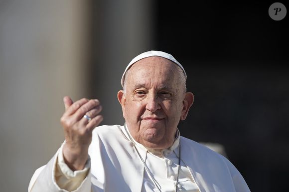 Il ne recevait aucun salaire !

Jorge Mario Bergoglio, plus connu sous son nom de règne, François, est mort ce lundi 21 avril à 88 ans. Né en 1936 à Buenos Aires en Argentine, Jorge Mario Bergoglio était le premier pape non-européen depuis le VIIIe siècle.
©Backgrid UK/ Bestimage